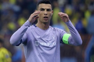 开云官网-表现积极但球队告负 C罗第二战遭老乡“拿捏”