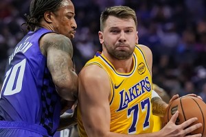 开云体育官网-詹姆斯22+4+3，卢卡42+7+8湖人三连败，威少恩怨局22+5+7