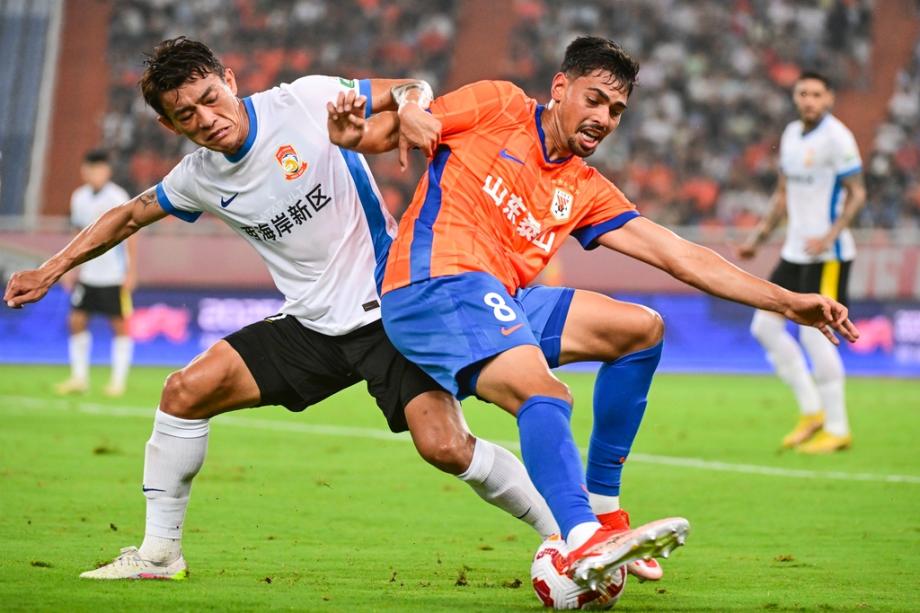 [图]克雷桑双响卡扎伊什维利建功 泰山3-2西海岸